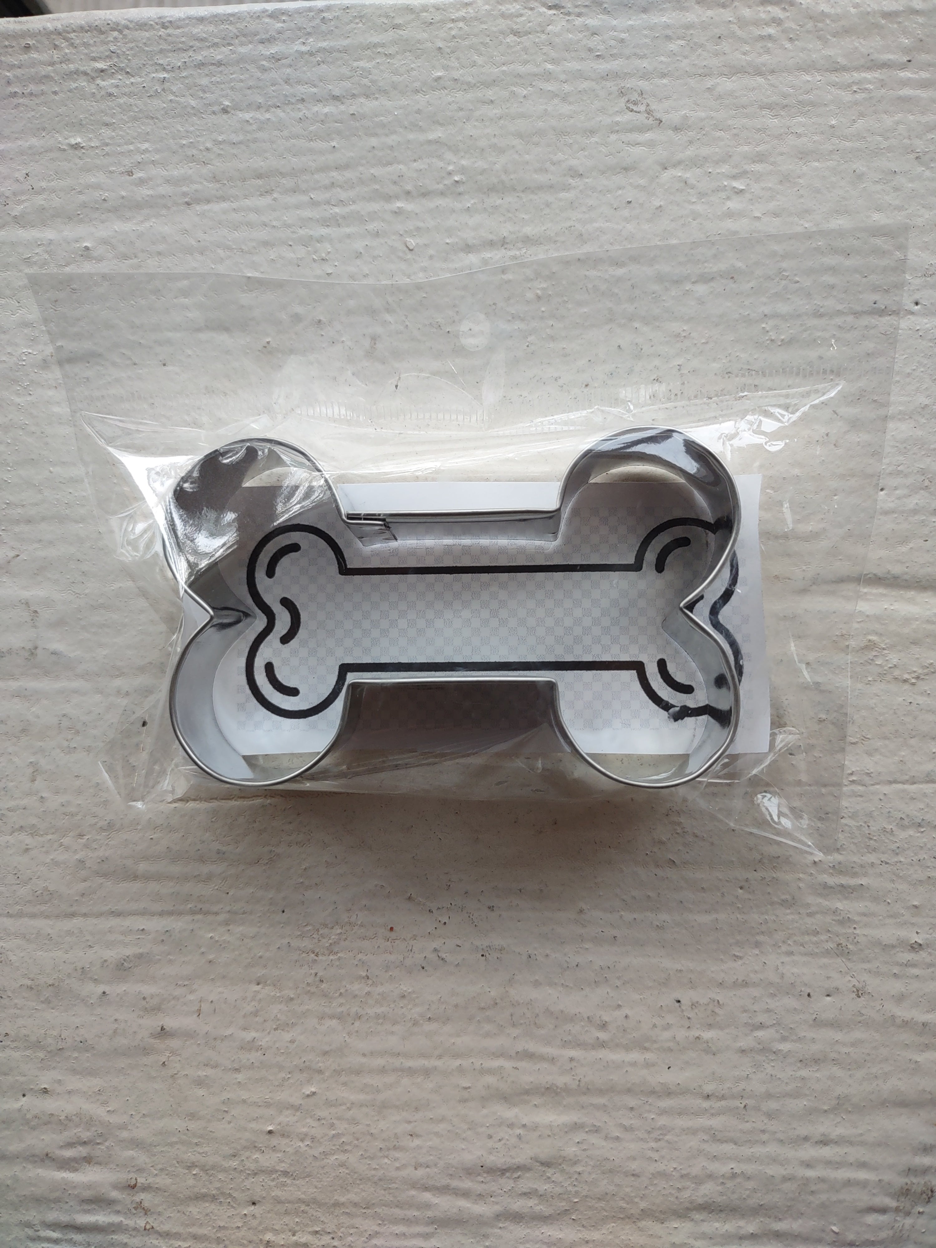 CORTADOR DE GALLETAS DE LAMINA 10 CM APROX. HUESO