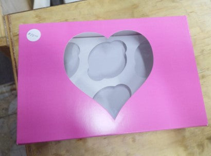 CAJA CON VENTANA DE CORAZON ROSA GRANDE
