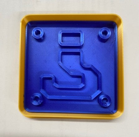 SELLO CORTADOR DE GALLETAS DE PLASTICO 8CM CAJA SORPRESA