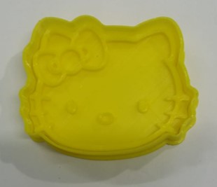 SELLO CORTADOR DE GALLETAS DE PLASTICO 8CM CARA KITTY
