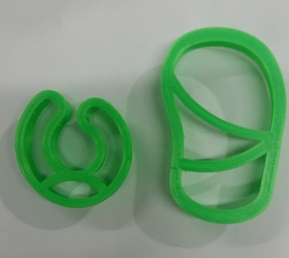 CORTADOR DE GALLETAS DE PLASTICO 10CM CHANCLA DE MAMA