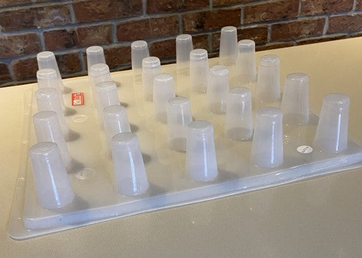 MOLDE ACETATO CONOS PARA GELATINA O PALETAS (25 CONOS)