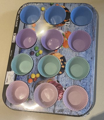 MOLDE DE ALUMINIO PARA CUPCAKES 12 CAVIDADES CON CAPACILLOS DE SILICON