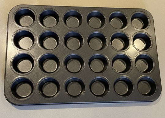 MOLDE DE ALUMINIO MINI CUPCAKE 24 CAVIDADES (5 CM DIAMETRO)