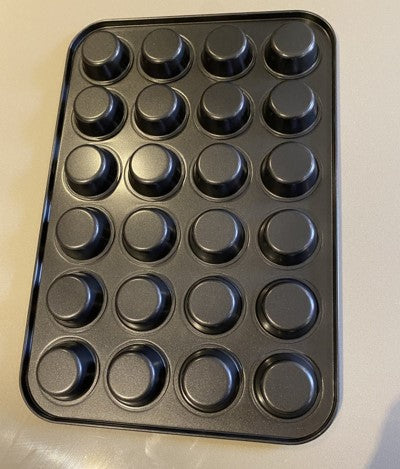 MOLDE DE ALUMINIO MINI CUPCAKE 24 CAVIDADES (5 CM DIAMETRO)