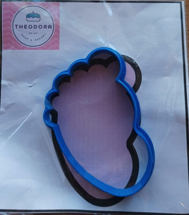 CORTADOR DE GALLETAS DE PLASTICO 10 CM APROX. PIECITO