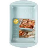 WILTON MOLDE ANTIADHERENTE RECTANGULAR CON TEXTURA 9 x 3 X 2" (22.8 x 33 x 5 cm)
