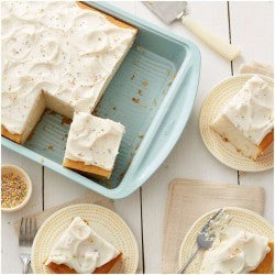 WILTON MOLDE ANTIADHERENTE RECTANGULAR CON TEXTURA 9 x 3 X 2" (22.8 x 33 x 5 cm)